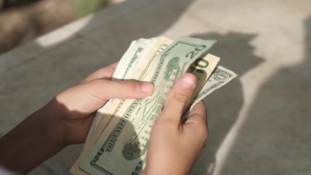 Ręce Pieniądz Wymiana Dać Bitcoin Dolary Pojęcie Symbol Gospodarki Biznes — Wideo stockowe