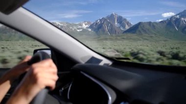 Dağlarda araba sürmek, doğa