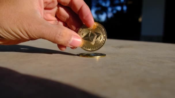 Oro Bitcoin Monedas Criptomonedas Concepto Símbolo Blockchain Economía Finanzas Crisis — Vídeo de stock