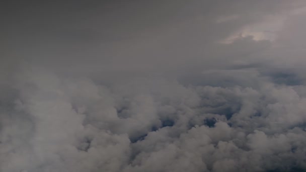 Пушистые Пушистые Белые Облака Небо Движущиеся Облака Ливнем — стоковое видео