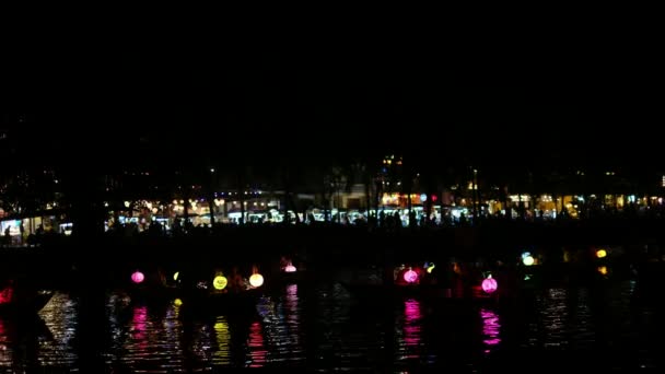 Νυχτερινή Λήψη Του Ποταμού Thu Bon Hoi Βιετνάμ Διακοσμημένα Σκάφη — Αρχείο Βίντεο