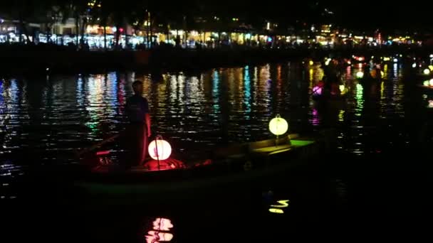 Hoi Vietnam Thu Bon Nehrinin Gece Çekimleri Süslü Tekneler Fenerlerle — Stok video