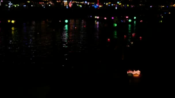 Νυχτερινή Λήψη Του Ποταμού Thu Bon Hoi Βιετνάμ Διακοσμημένα Σκάφη — Αρχείο Βίντεο