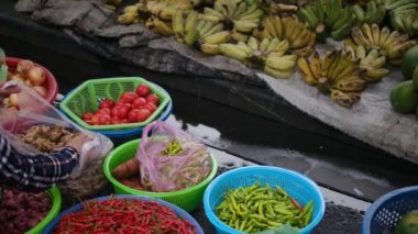 Asya pazarında sebze ve meyve