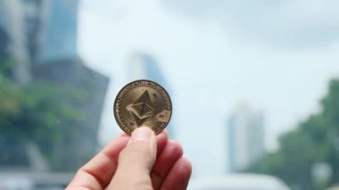 Geleceği Keşfet: Kripto 'nun gücünün bir elin elinde özenle tutulduğuna tanık ol. Tecrübe merkezsizleştirilmiş teknoloji ve akıllı sözleşmelerin yükselmesi