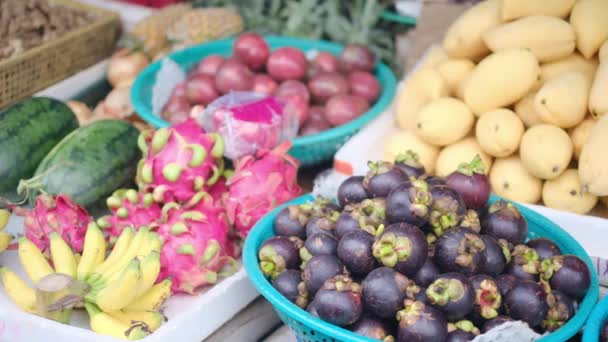 Kolorowe Świeże Owoce Stoisku Targowym — Wideo stockowe