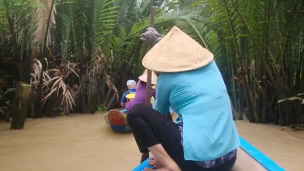 Mekong Nehri Pazarındaki Teknede Dikiz Aynasından Biri — Stok video