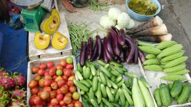 Rynek Azji Wypełniony Kolorowymi Owocami Świeżymi Warzywami Egzotycznym Jedzeniem Ulicznym — Wideo stockowe