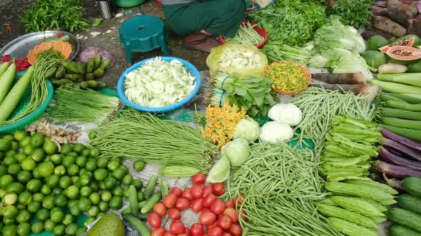 Свежие Овощи Рынке Продажу — стоковое видео
