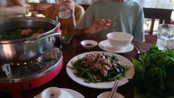 Close Widok Azjatyckiej Żywności Stole Restauracji — Wideo stockowe