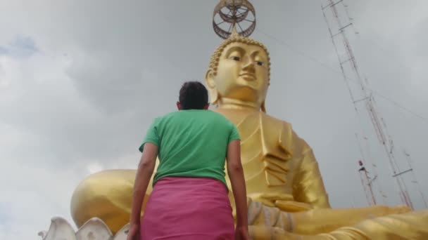 Летняя Женщина Храме Юго Восточной Азии — стоковое видео