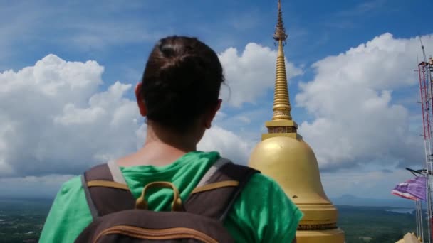 Letnia Kobieta Południowo Wschodniej Azji Świątyni — Wideo stockowe