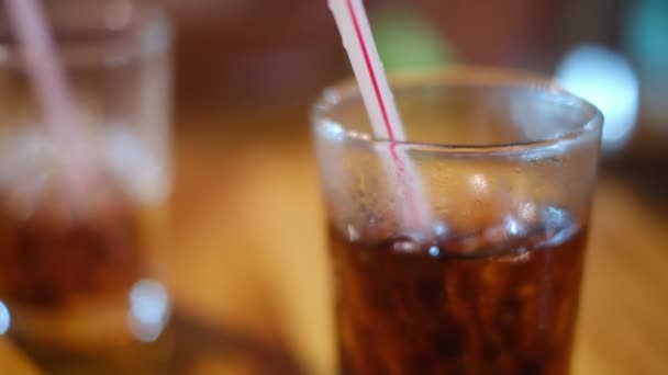 Bon Verre Cola Glacé Boisson Sucrée Savoureuse Restaurant Bar Cocktails — Video
