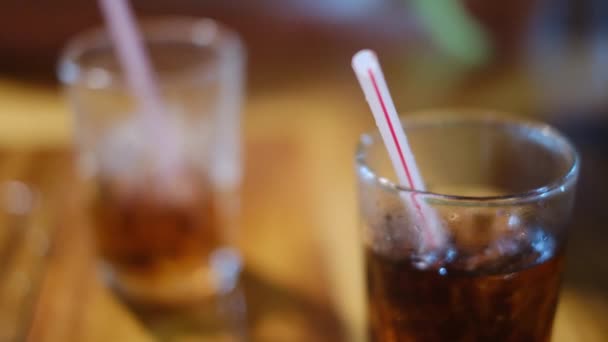 Bon Verre Cola Glacé Boisson Sucrée Savoureuse Restaurant Bar Cocktails — Video