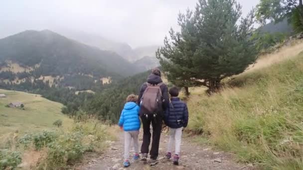 Family Hiking Mountains Embracing Freedom Great Outdoors — Stock Video