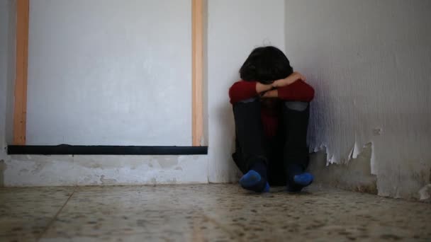 Violence Domestique Petit Garçon Avec Des Ecchymoses Des Abrasions Autistes — Video
