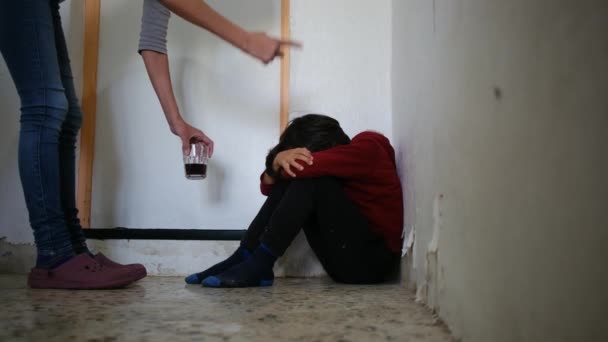 Violence Domestique Petit Garçon Avec Des Ecchymoses Des Abrasions Autistes — Video