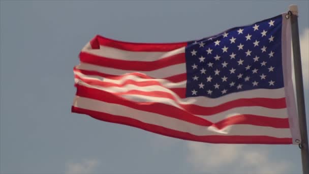 American Flag Vinker Sakte Stort Amerikansk Flagg Flyr Flagget Går – stockvideo