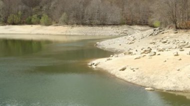 Ulusal parktaki nehir. Harika bir turizm merkezi.