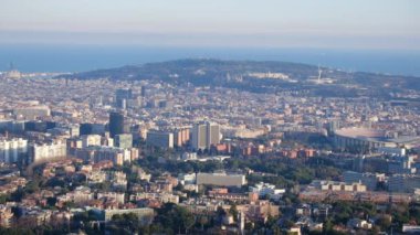 Barselona şehir mimari binalarının panoramik manzarası 