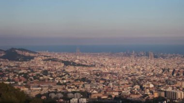 Barselona şehir mimari binalarının panoramik manzarası 
