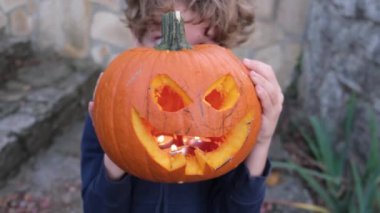 Balkabaklı çocuk Jack-o-fener