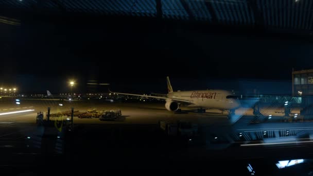 Osobní Tryskové Letadlo Letišti Noční Vidění — Stock video