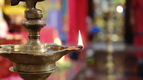 Świeca Płomień Zbliżenie Indyjskiej Świątyni Religijnym Festiwalu Diwali — Wideo stockowe