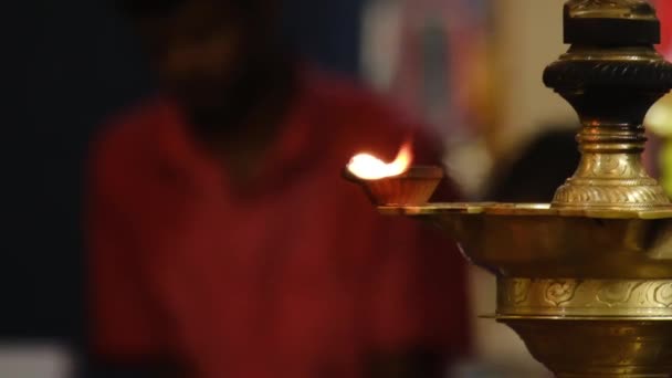Świeca Płomień Zbliżenie Indyjskiej Świątyni Religijnym Festiwalu Diwali — Wideo stockowe