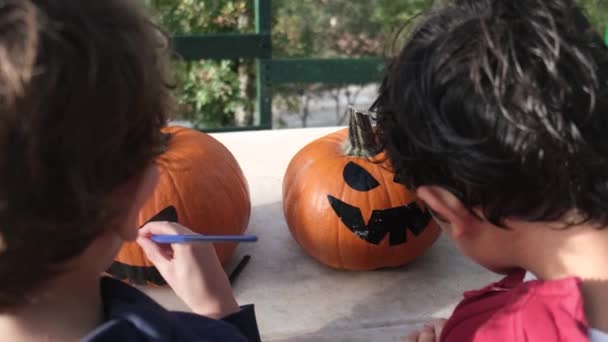 Kinderen Tekenen Halloween Pompoenen — Stockvideo