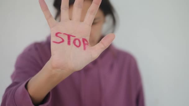Consecuencias Violencia Doméstica Abuso Mostrando Una Mujer Con Rasguños Golpizas — Vídeos de Stock