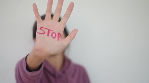 Die Folgen Häuslicher Gewalt Und Misshandlung Zeigen Eine Frau Mit — Stockvideo