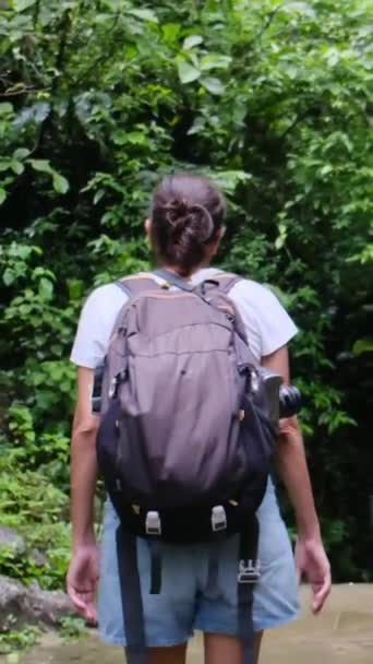 Join Bold Year Old Woman She Backpacks Southeast Asian Temples — Stock Video