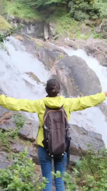 Woman Quest Nature Wonders Joignez Vous Une Femme Dans Quête — Video