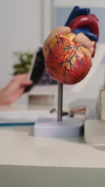 Female Doctor Educates Patient Using Human Heart Model Explain Obesity — Stock Video