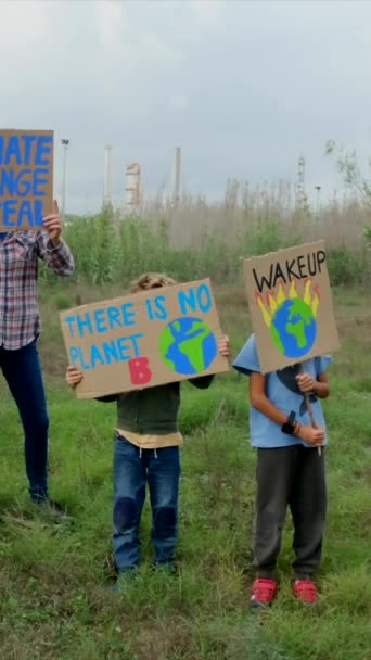 Koncepcja Zmiany Klimatu Ludzie Protestujący Tabliczkami — Wideo stockowe