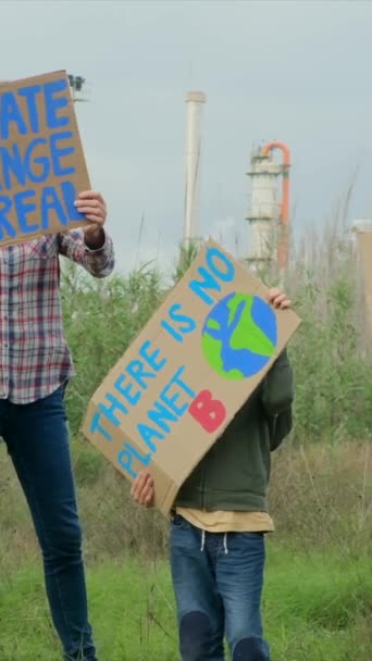 Éghajlatváltozás Koncepciója Emberek Tiltakoznak Plakátokkal — Stock videók