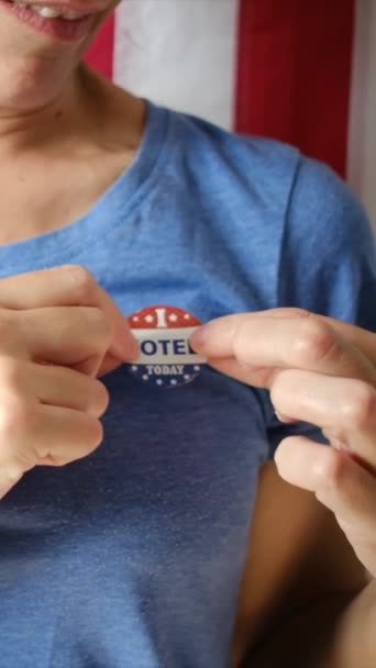 Kobieta Którą Dziś Przegłosowałem Jej Ubraniu — Wideo stockowe
