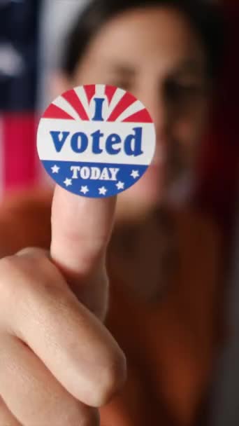 Γυναίκα Την Οποία Ψήφισα Σήμερα Σήμα Στον Αντίχειρα — Αρχείο Βίντεο