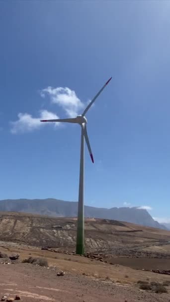 Turbina Wiatrowa Górach — Wideo stockowe