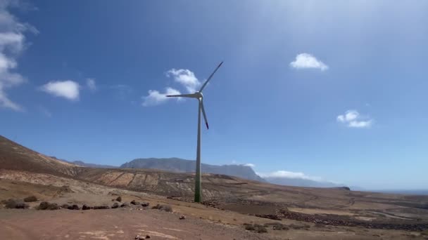 Ветряная Турбина Горах — стоковое видео