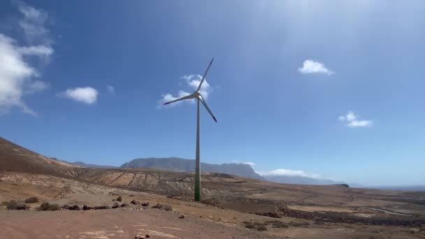 Turbina Eólica Las Montañas — Vídeos de Stock