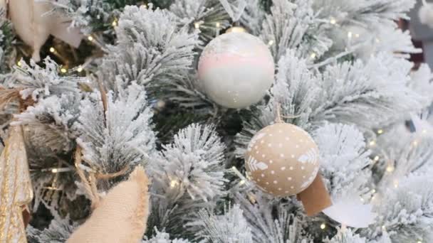 Decorações Natal Uma Árvore — Vídeo de Stock