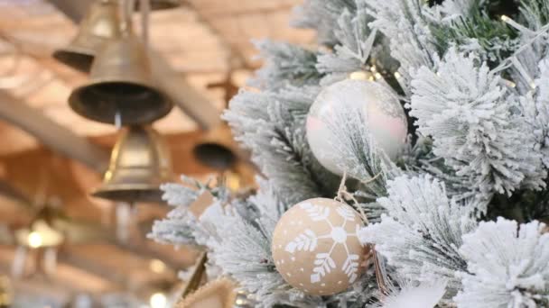 Kerstversiering Een Kerstboom — Stockvideo