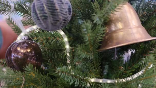 Decorações Natal Uma Árvore Natal — Vídeo de Stock