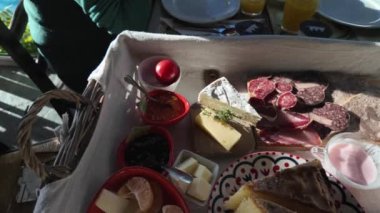 Sabah kahvaltı servisi.