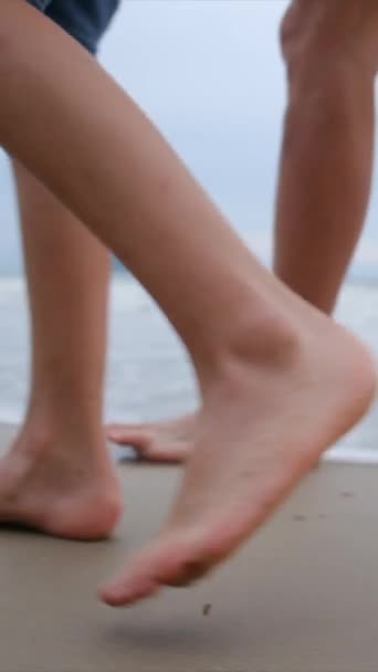 Woman Child Walking Barefoot Beach — Stock Video