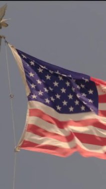 Rüzgarda Amerikan bayrağı