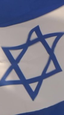  İsrail 'in ulusal bayrağı rüzgarda dalgalanıyor 
