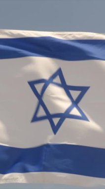  İsrail 'in ulusal bayrağı rüzgarda dalgalanıyor 